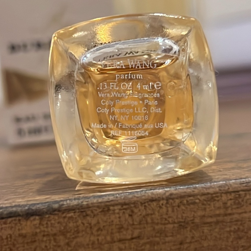 Vera wang parfum .13 fl oz mini bottle - Picture 3 of 5